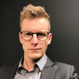 Jan Peter S., Consultant davor Dualer valantic