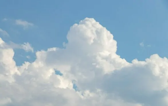 Bild von einem blauen Himmel mit Wolken