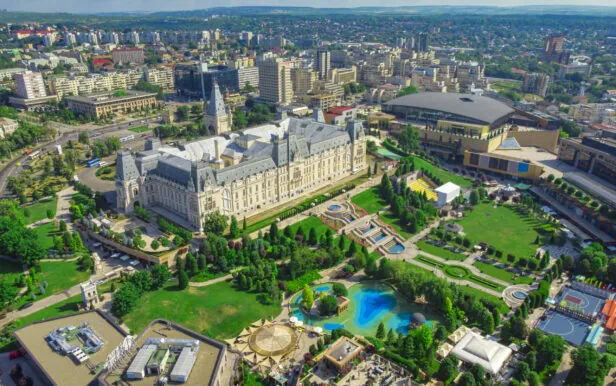 Foto von Iasi Stadtansicht mit Kulturpalast in Vogelperspektive
