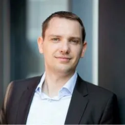 Bild von Moritz Ückert, Leiter Supply Chain Management bei Grenzebach, Referent valantic Supply Chain Excellence Week