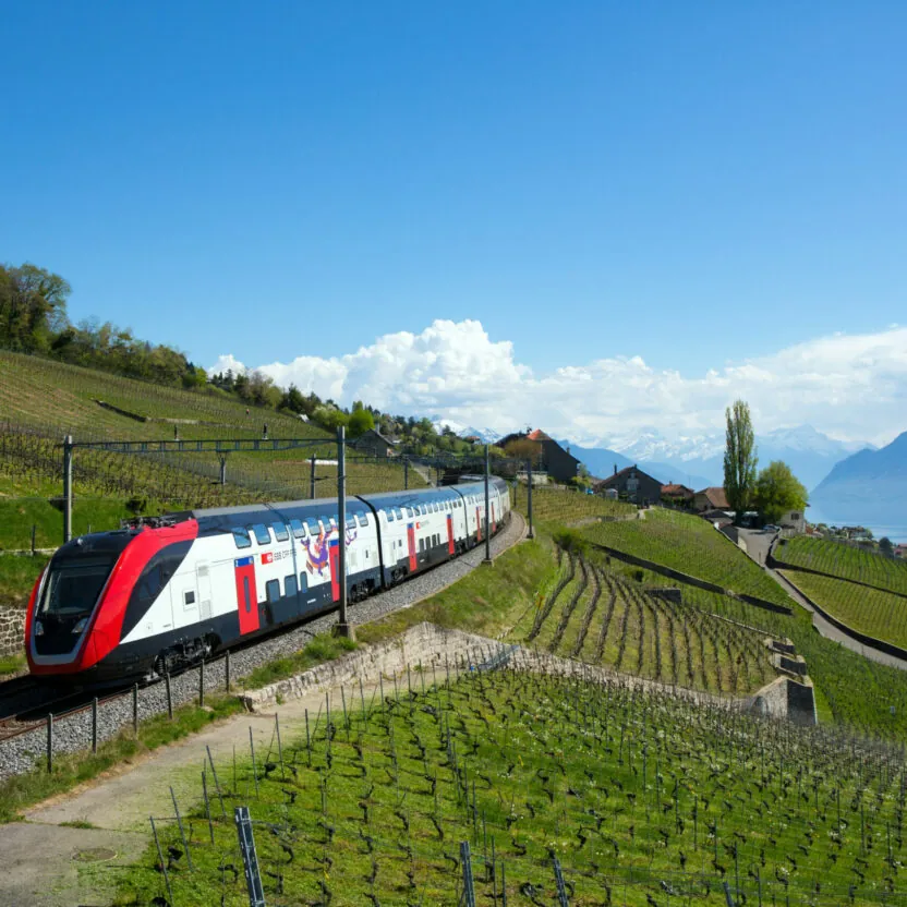 Success Story SBB: Unternehmensplanung mit Anaplan Zug der SBB auf der Fahrt durch die Schweizer Bergwelt | Success Story SBB: Unternehmensplanung mit Anaplan